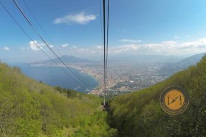 Monte Faito è un magnifico monte che sovrasta il Golfo di Napoli e la costiera sorrentina e amalfitana. Panorami mozzafiato e passeggiate bellissime