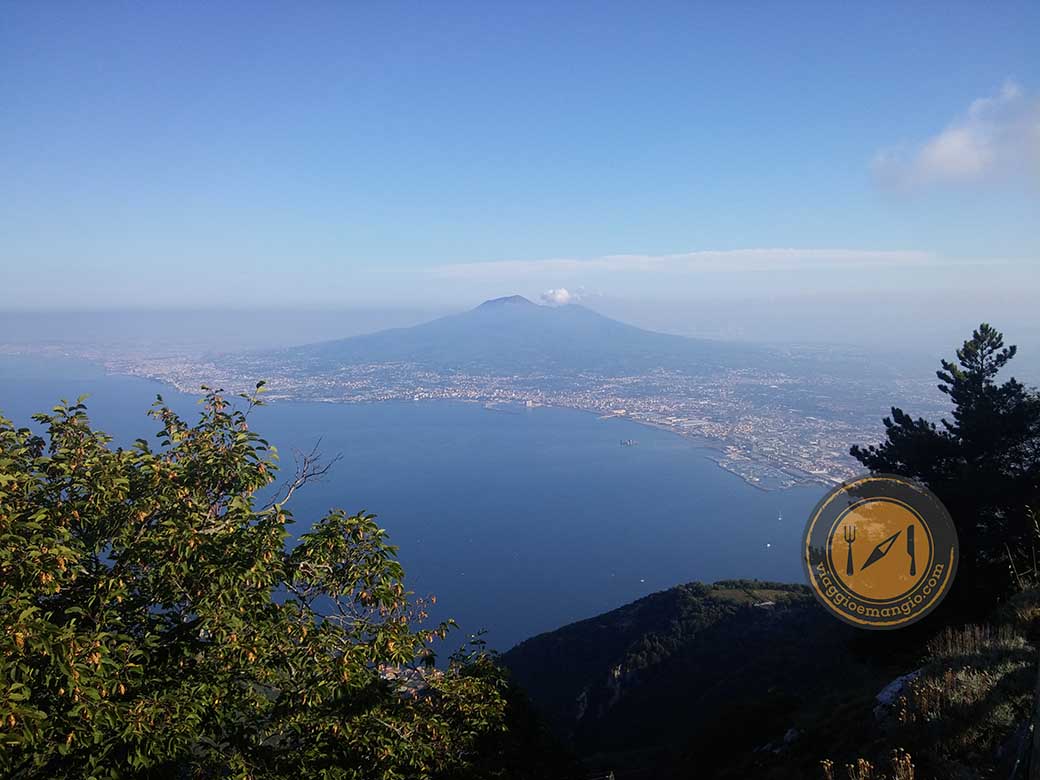 Monte Faito è un magnifico monte che sovrasta il Golfo di Napoli e la costiera sorrentina e amalfitana. Panorami mozzafiato e passeggiate bellissime