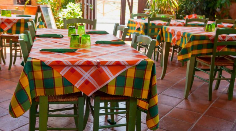 Mangiare bene spendendo poco in Italia tra trattorie tipiche e cibo locale autentico